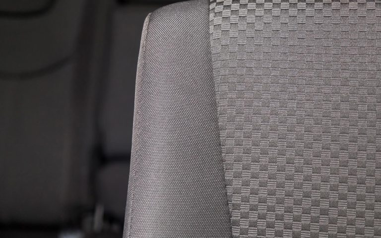 Tecido para banco de caminhao: qual tipo escolher e quais as vantagens de cada um?