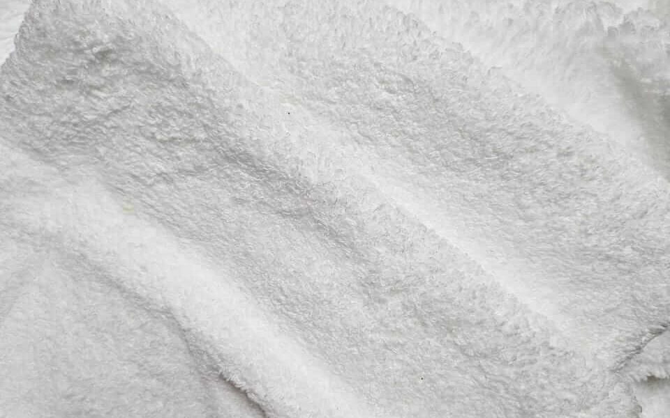 Tecido microfibra para limpeza: o que é e por que você deveria usar